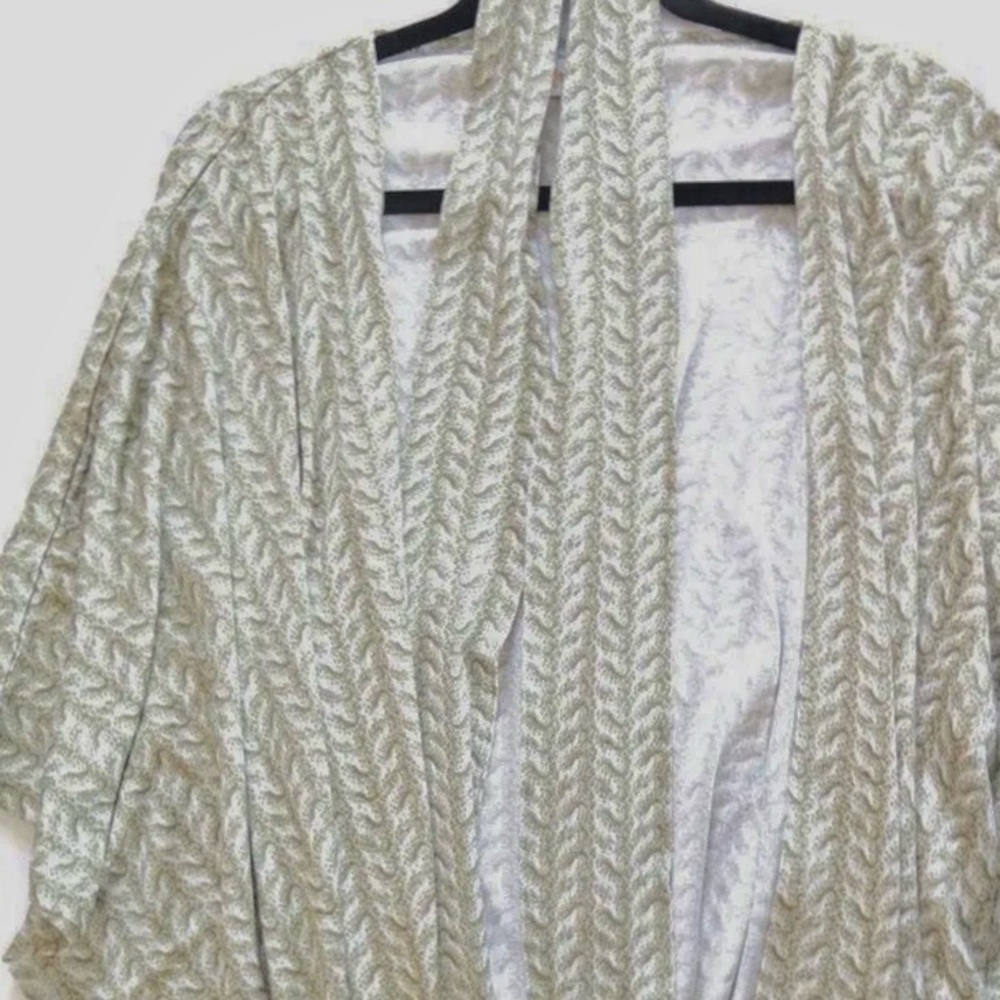 Lularoe Savannah cover up xl fits up to 3x